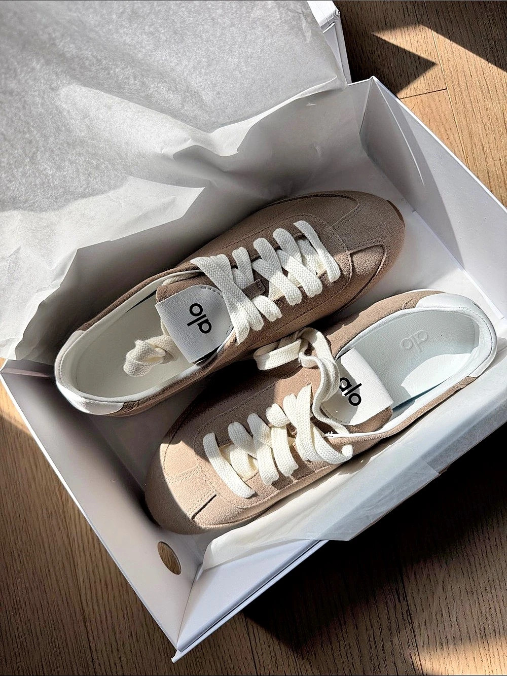 Alo Sunset Sneaker Brown & White Sneakers US M7.5 / W9 NWT